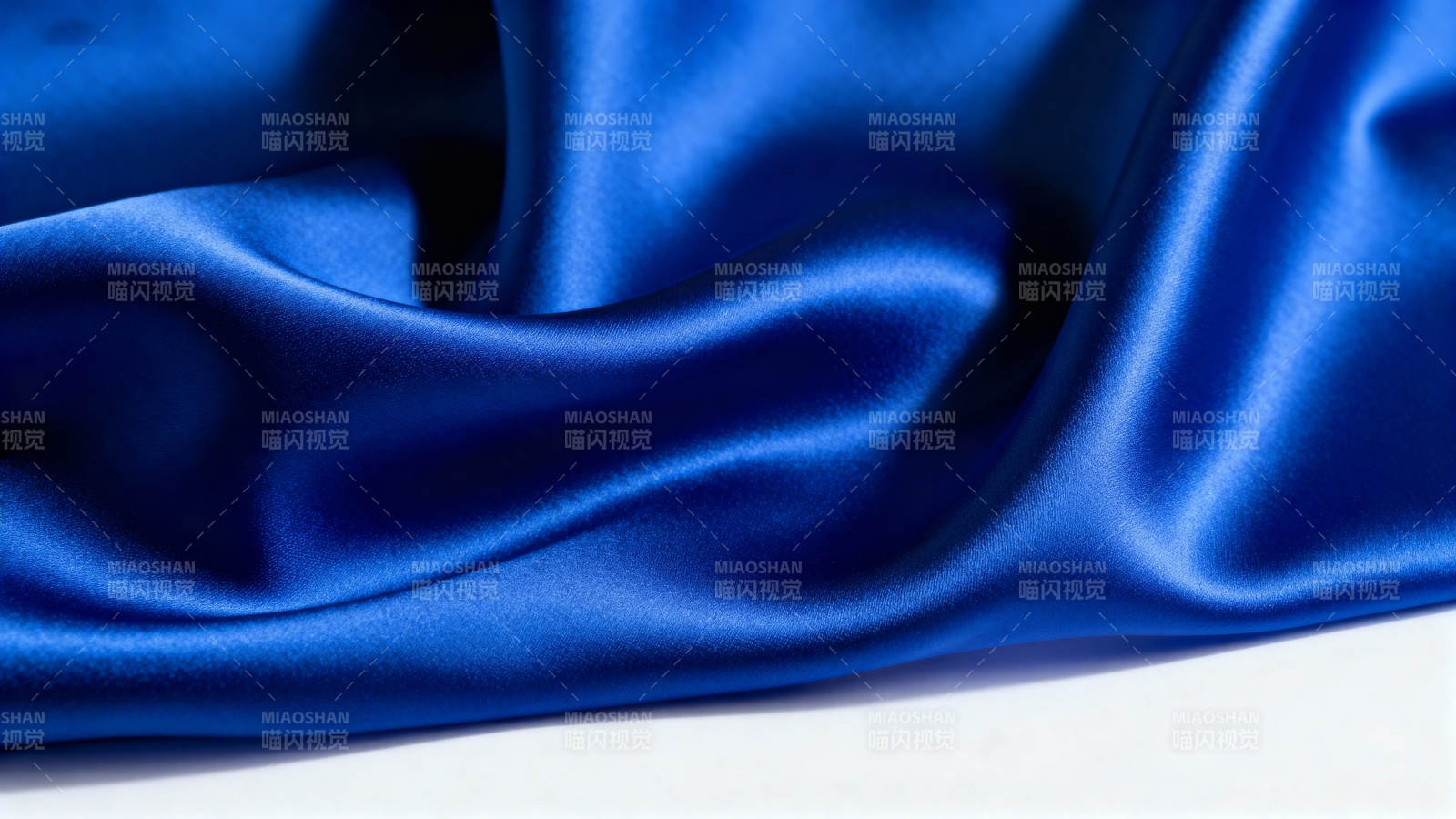 深蓝绸缎柔光图片