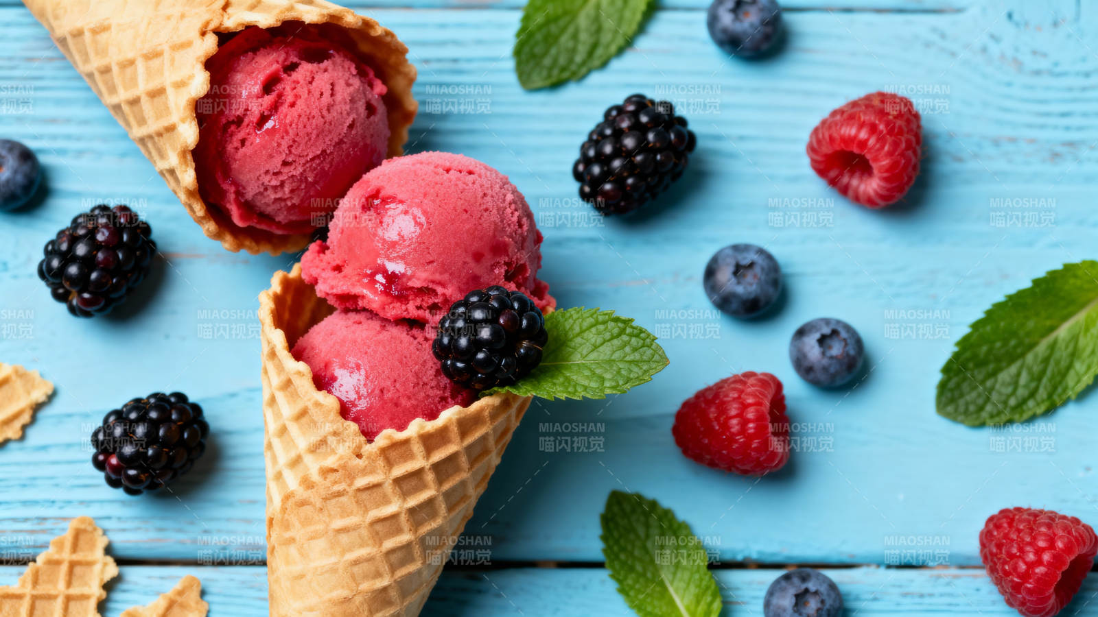 莓果冰淇淋图片