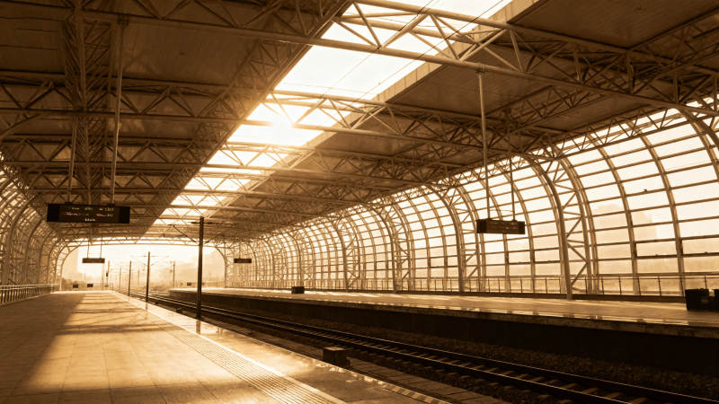 车站晨光图片