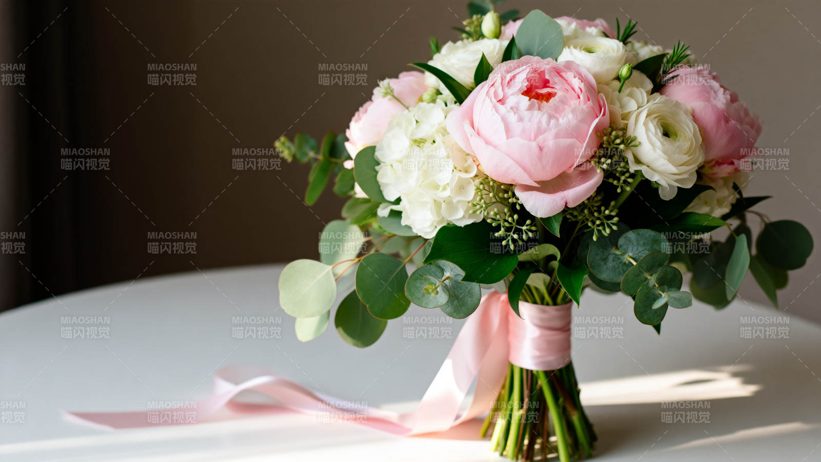 粉色玫瑰花束图片