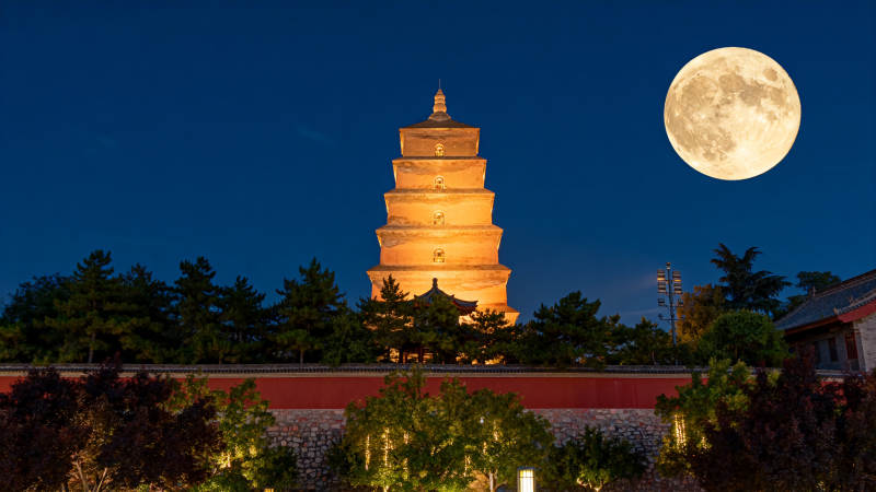大雁塔夜景月圆图片