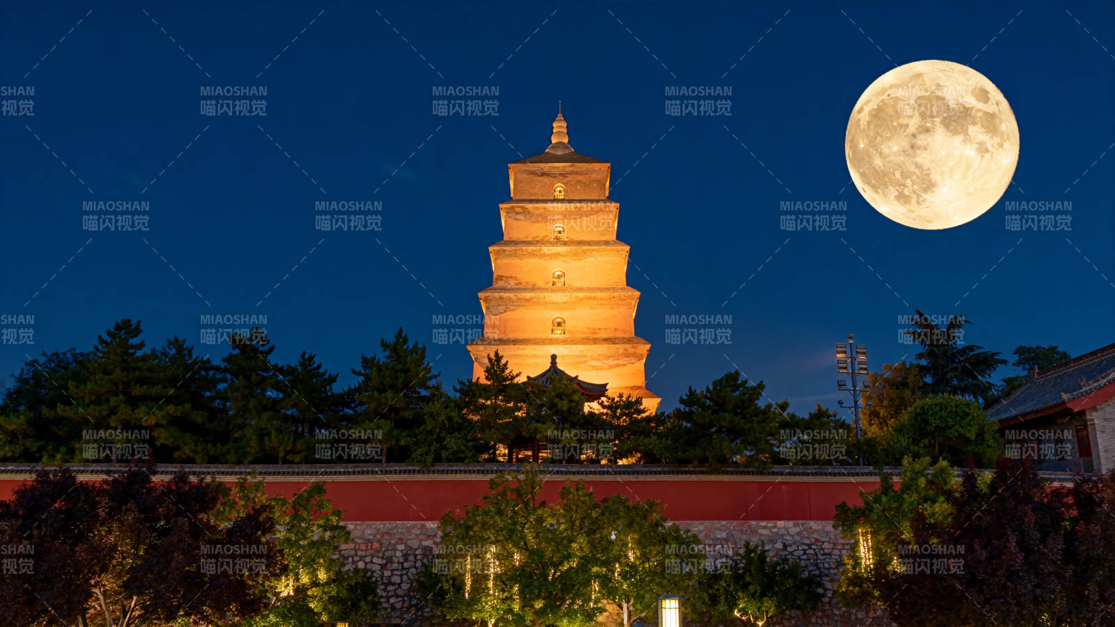 大雁塔夜景月圆图片