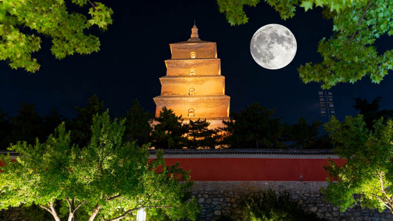 大雁塔夜景月圆图片