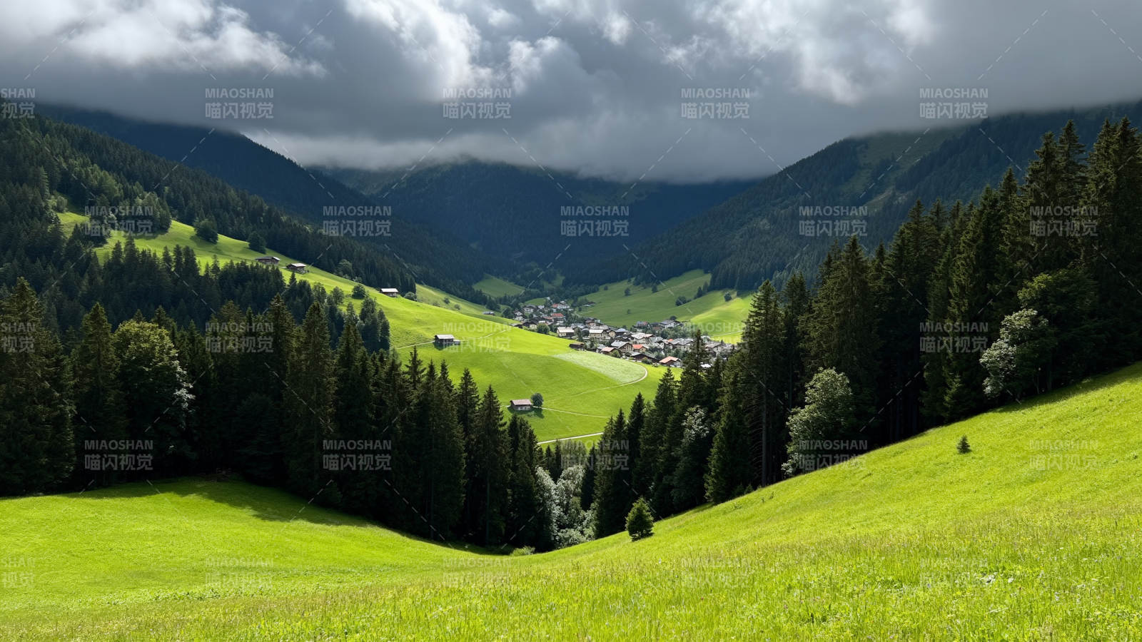 青山绿水间村落图片