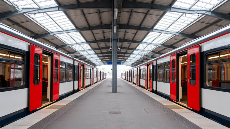 地铁站台双列列车图片