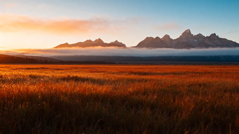 晨曦山野风光图片