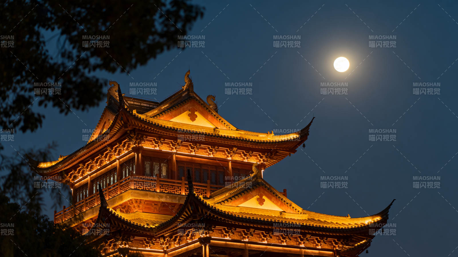 月下古塔夜景图片