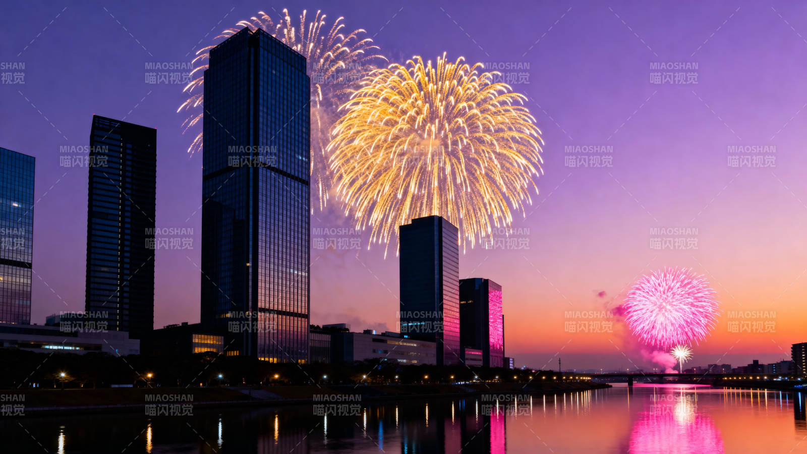 城市夜景烟花绽放图片