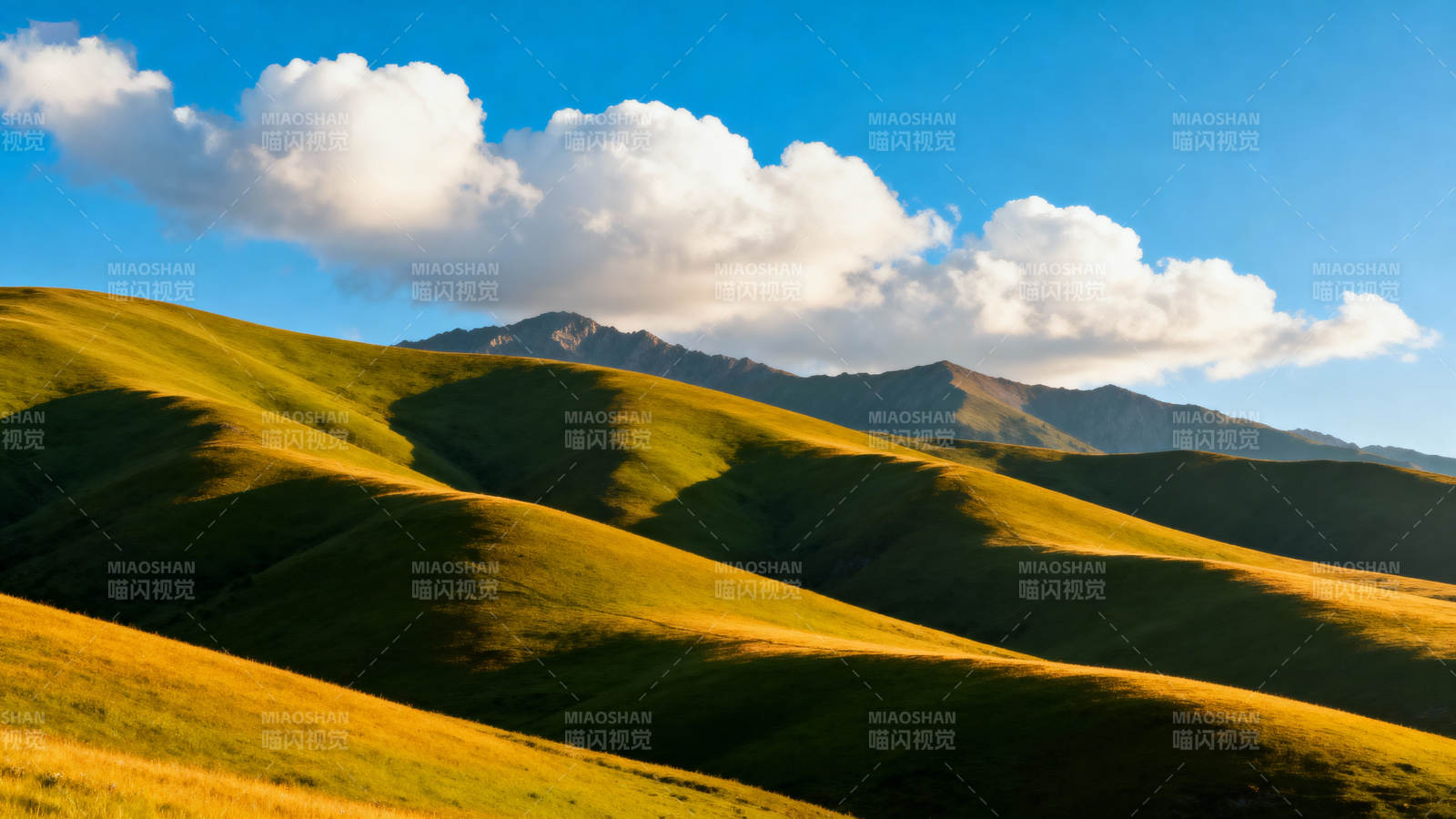 青山碧空云影图片