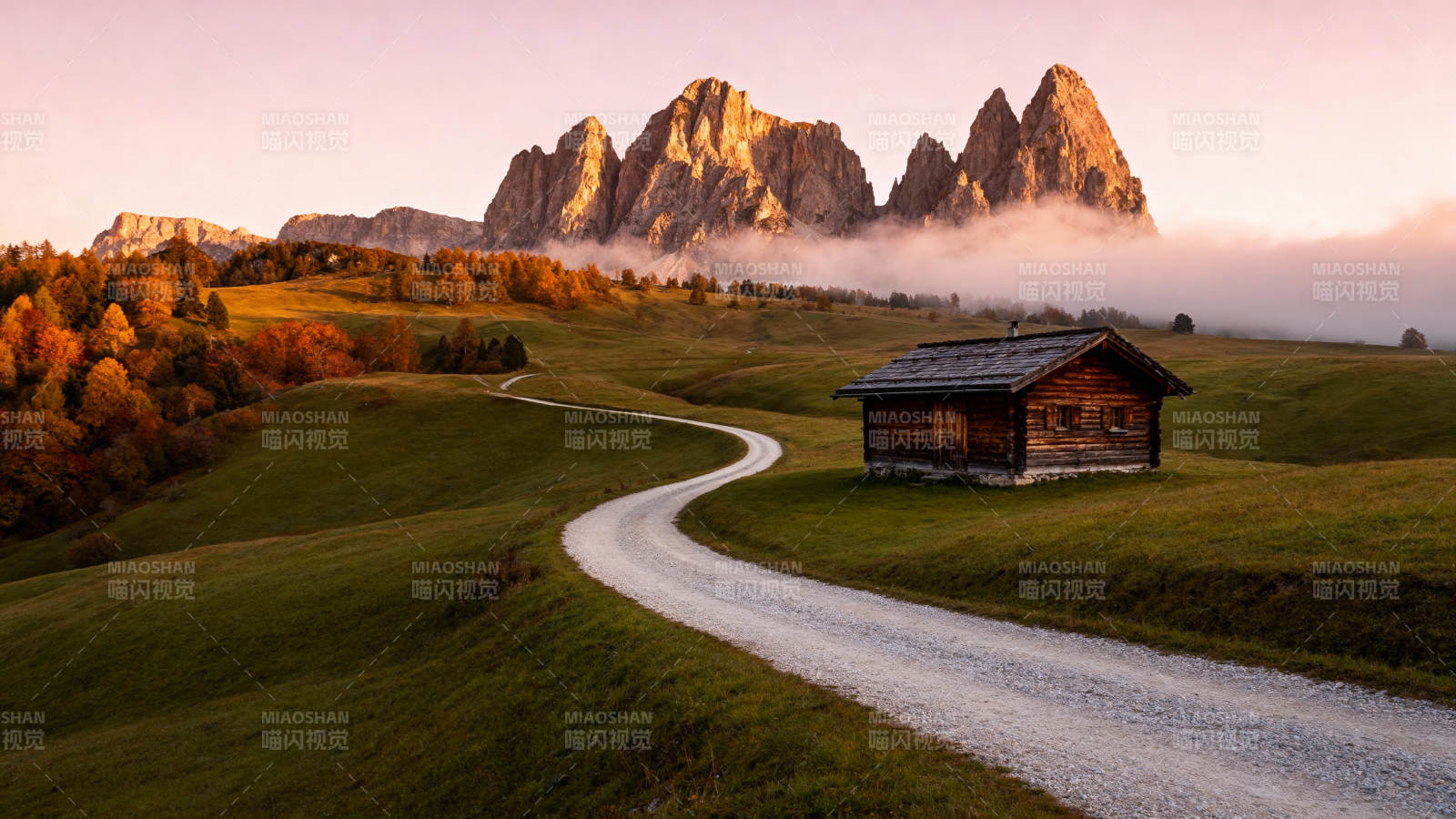 山间小屋与蜿蜒路图片