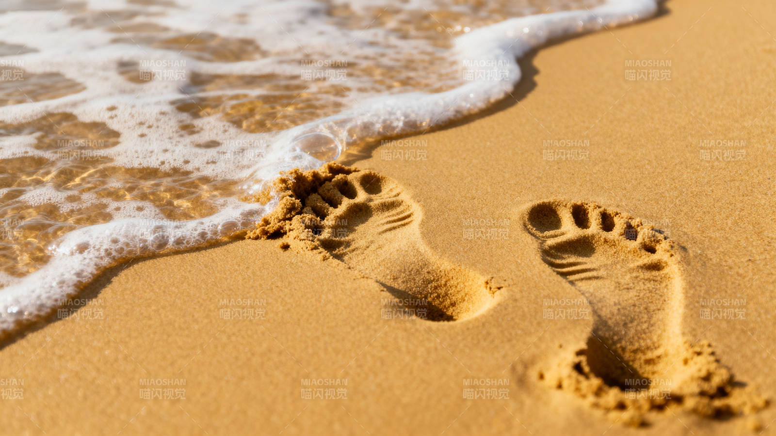 沙滩上的足迹图片