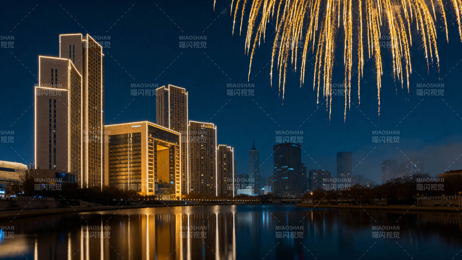 夜景烟花映城市图片