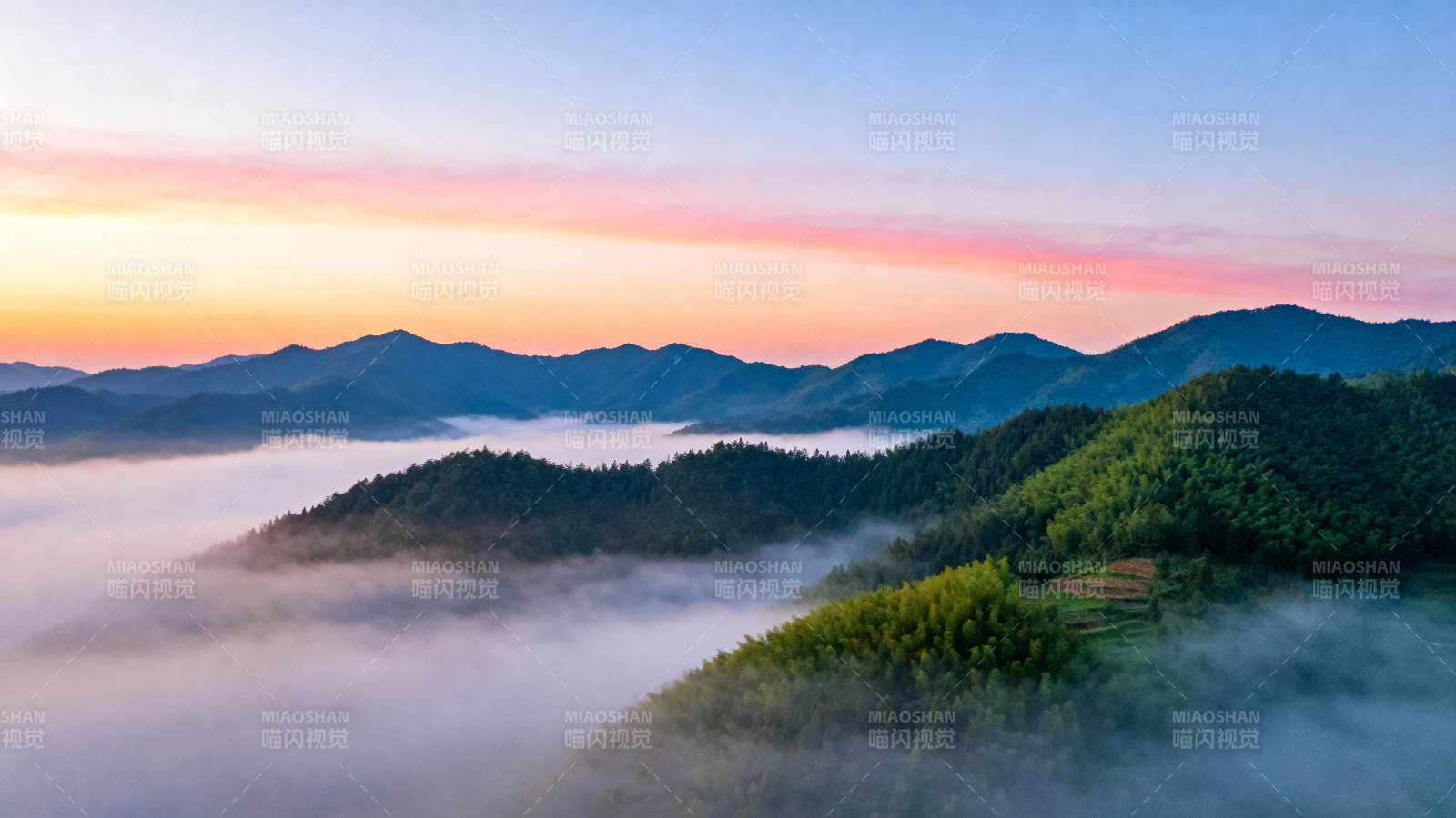 云海晨曦山峦图片