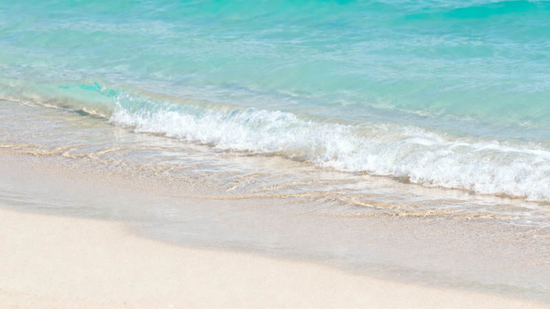 碧海白沙 浪花轻拍图片