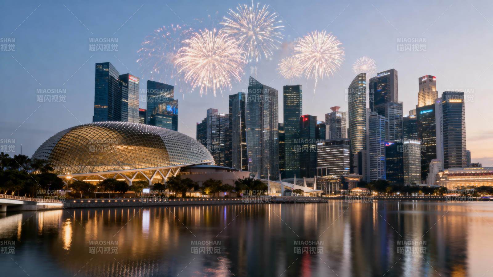 新加坡夜景烟花绽放图片