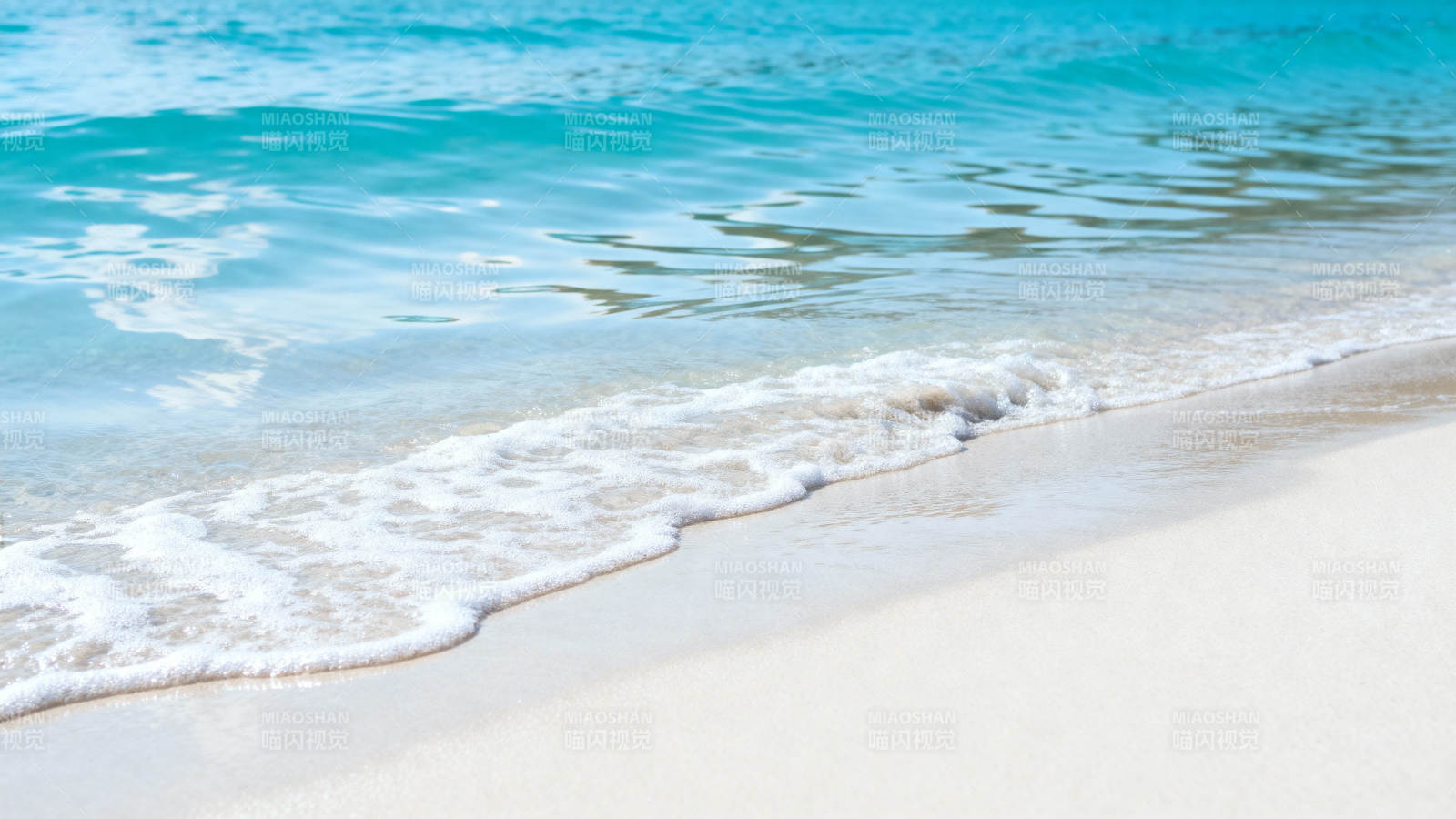 碧海白沙 浪轻拍岸图片