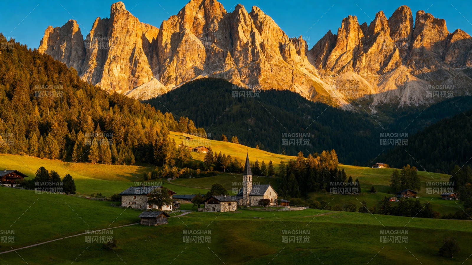 阿尔卑斯山间小镇图片