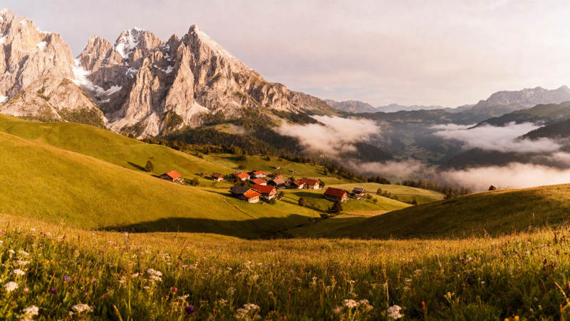 阿尔卑斯山间村落图片