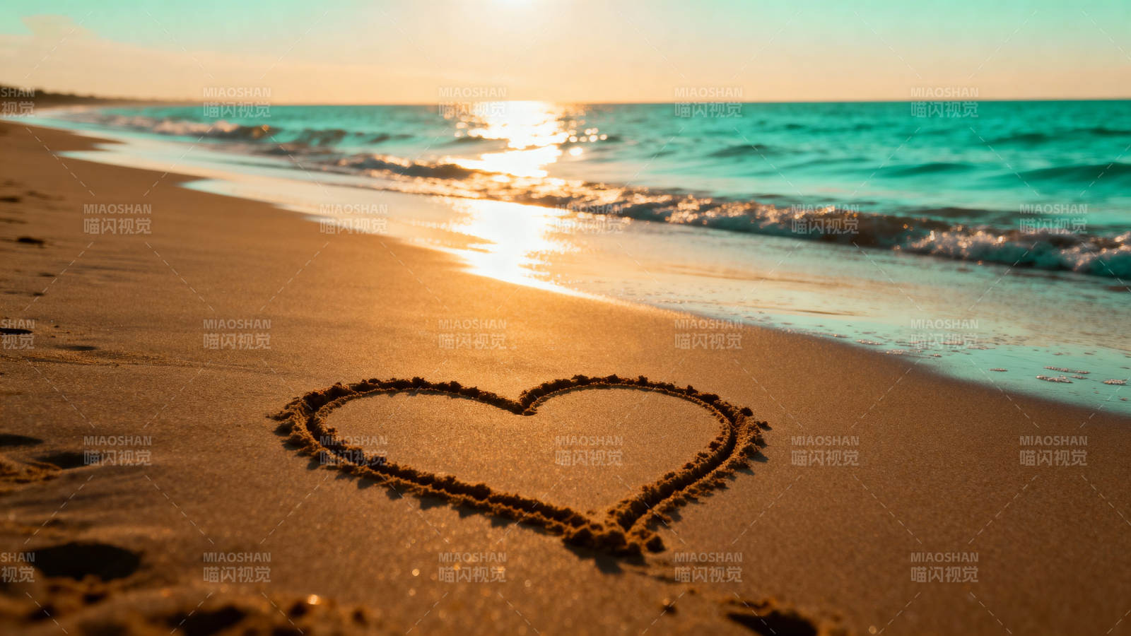 沙滩心形日落图片