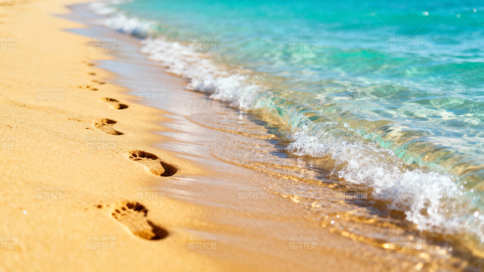 沙滩足迹与碧海图片