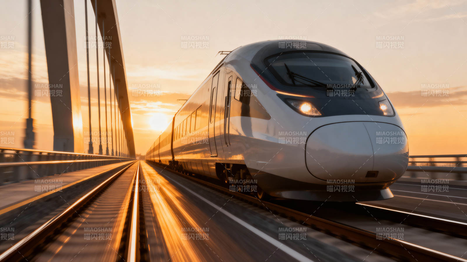 高铁飞驰日落时图片