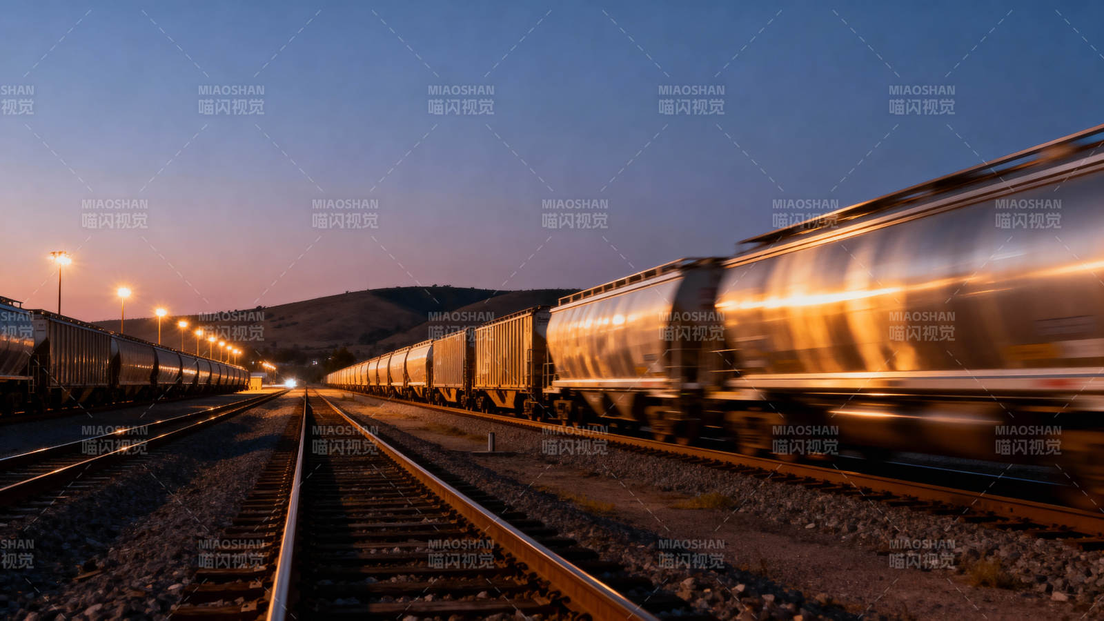 夜行货运列车图片