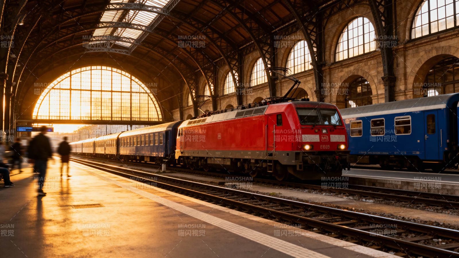 火车站夕阳列车图片
