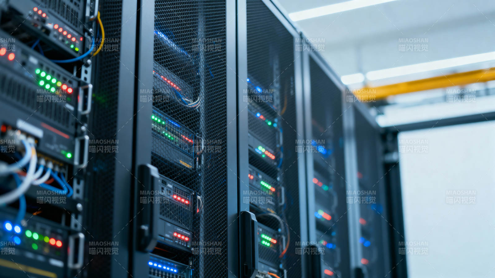 数据中心服务器机柜图片