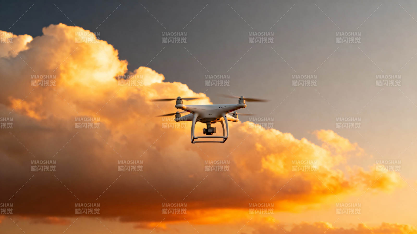 无人机翱翔云海图片