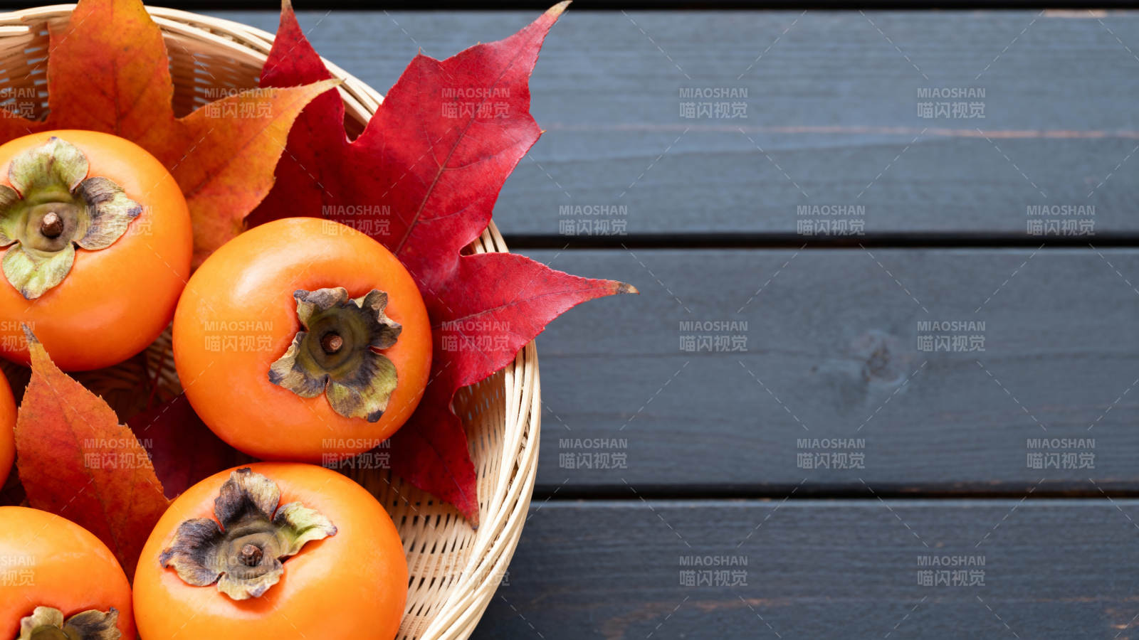 秋日柿子与红叶图片