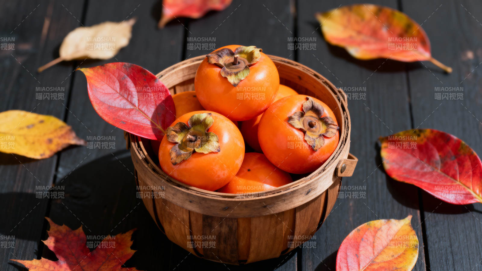 秋日柿子篮图片