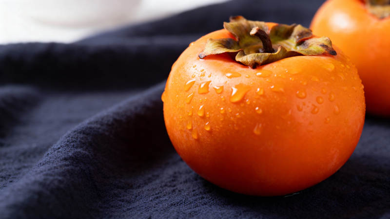 晶莹柿子 水珠点缀图片