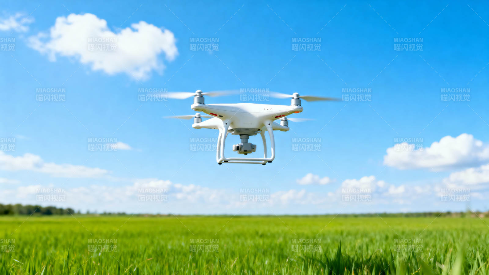 无人机飞越绿野图片