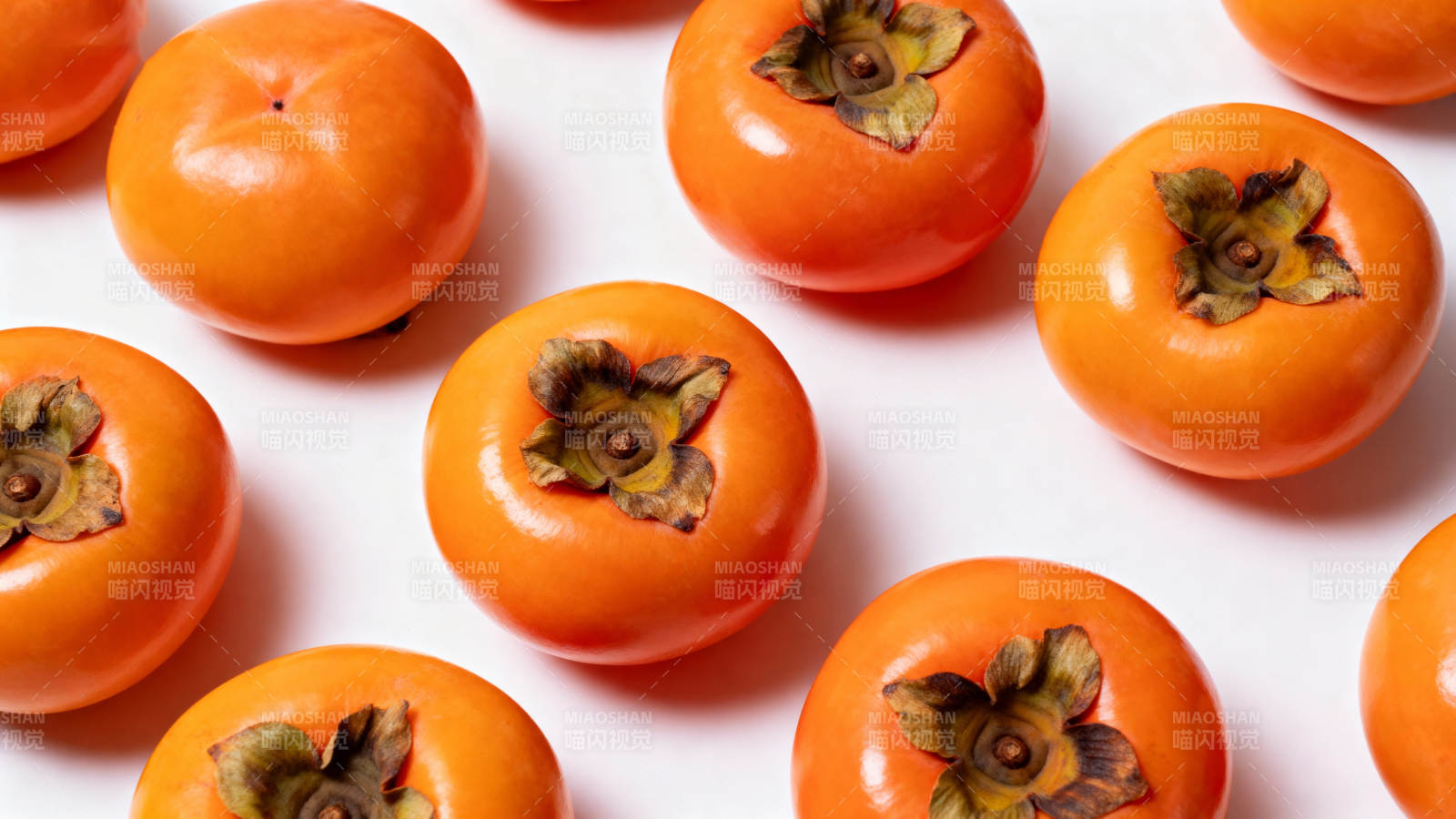 柿子满盘秋意浓图片