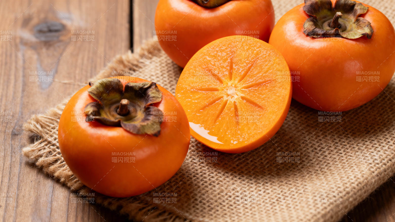 新鲜柿子特写图片