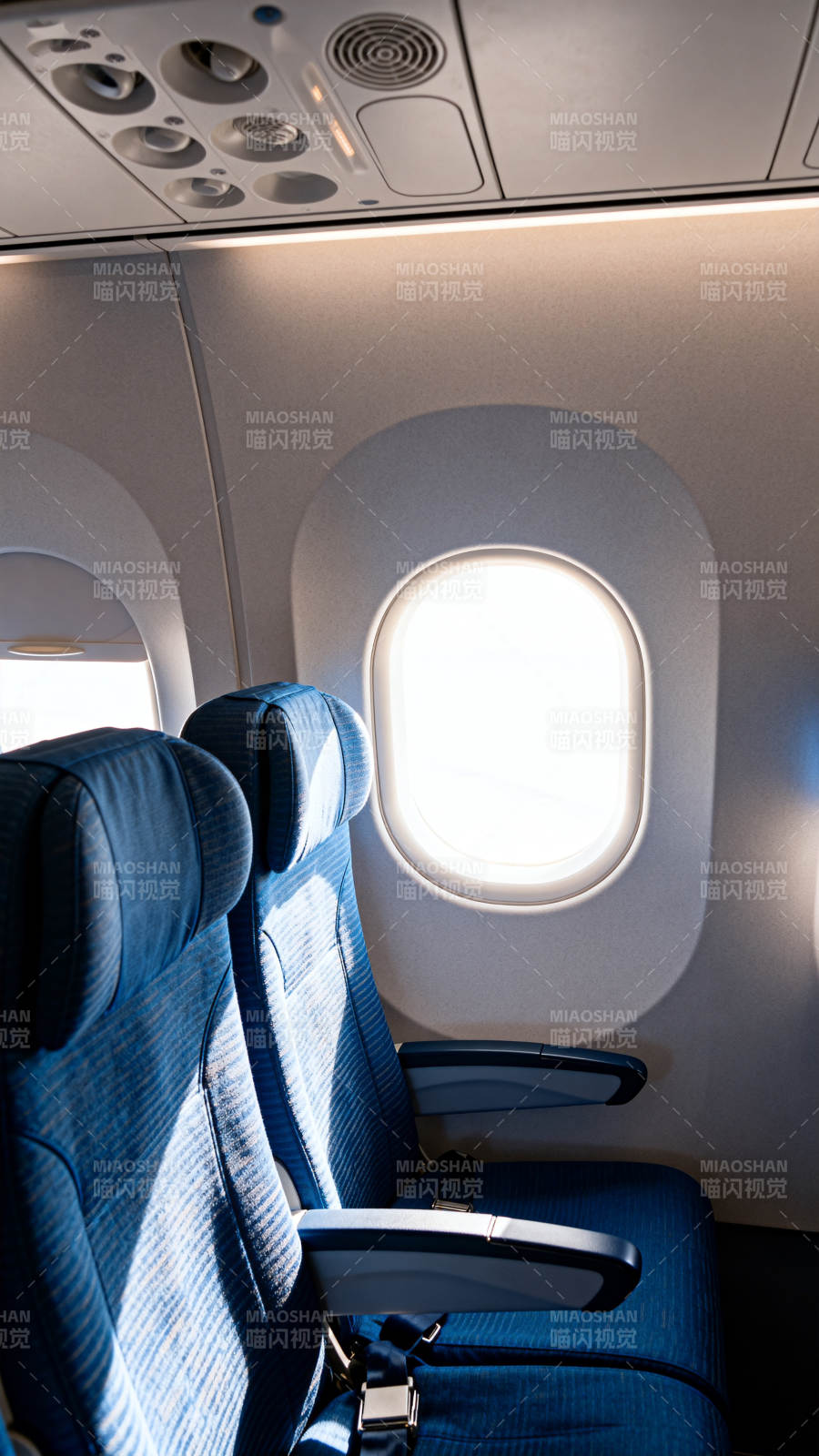 飞机客舱窗边座椅图片