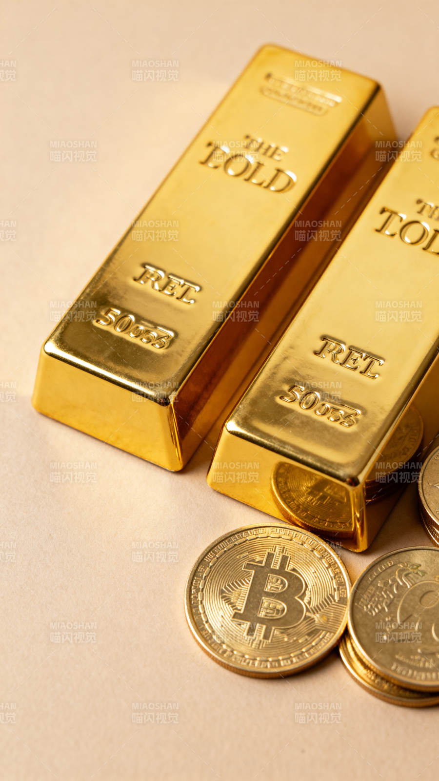 黄金与比特币并置图片