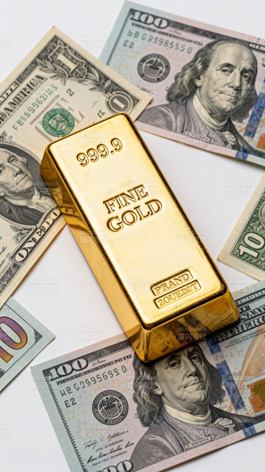 金条与美元钞票图片