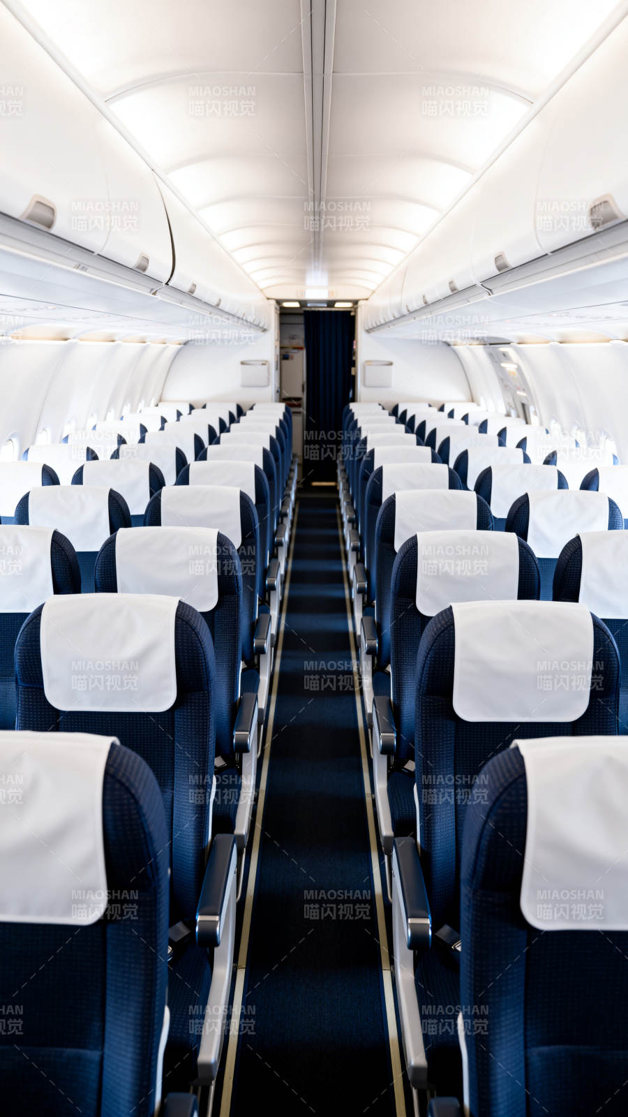 飞机客舱内部景象图片