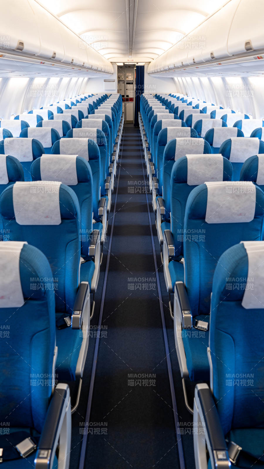 飞机客舱内部景象图片