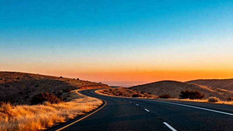 公路尽头的黄昏图片