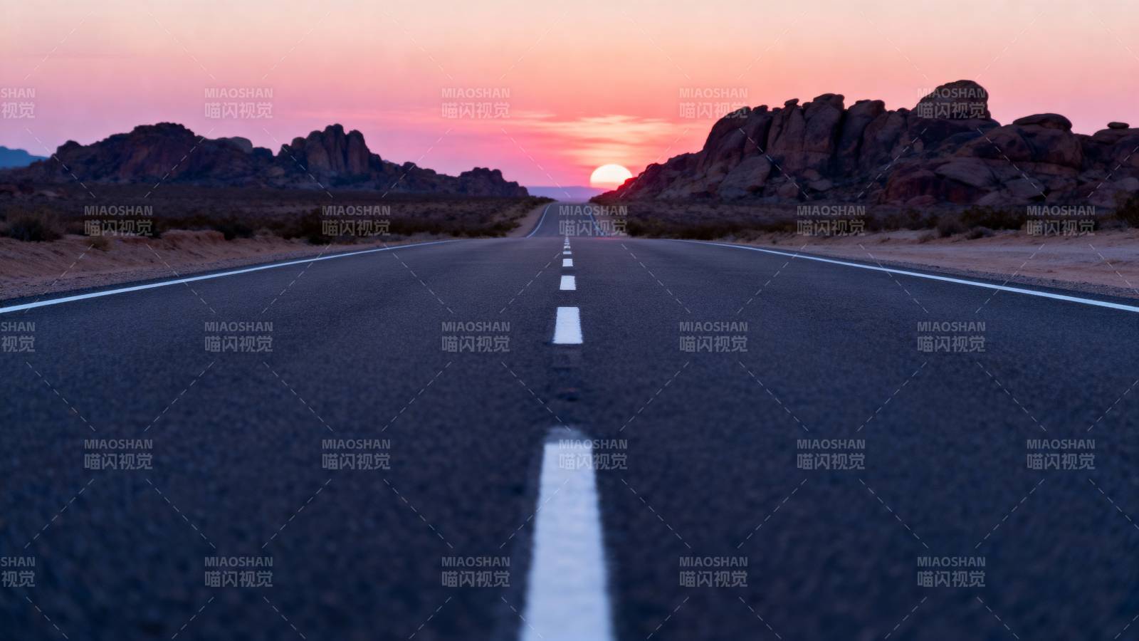 夕阳下的公路图片