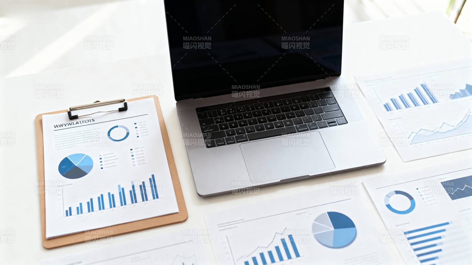 数据分析工作场景图片