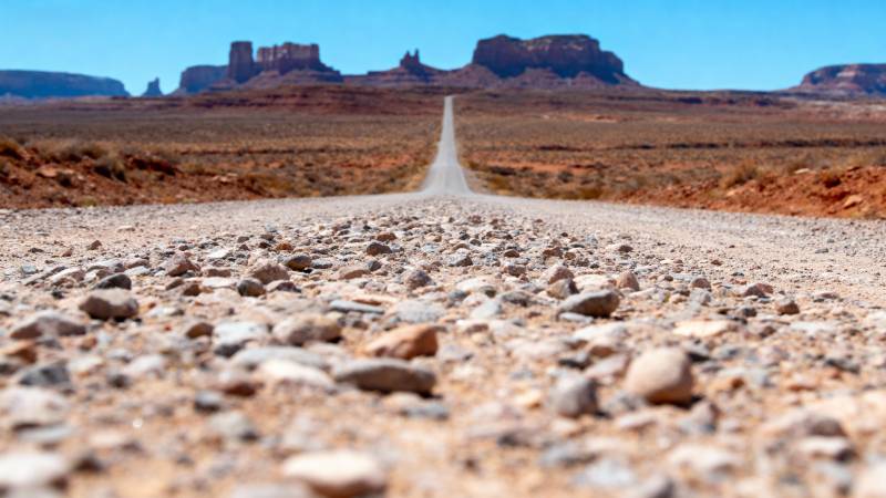 荒漠长路通远方图片