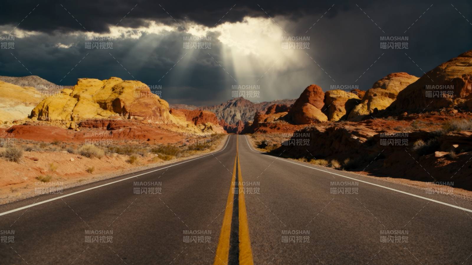 荒漠公路曙光图片