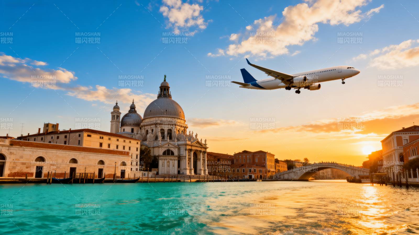 威尼斯上空的飞机图片