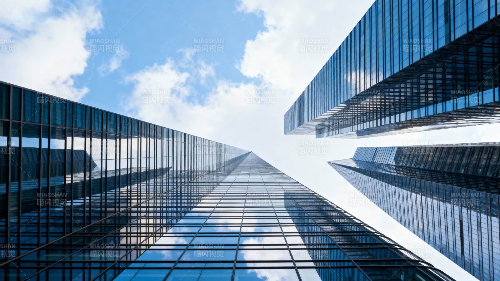 摩天大楼仰视图图片