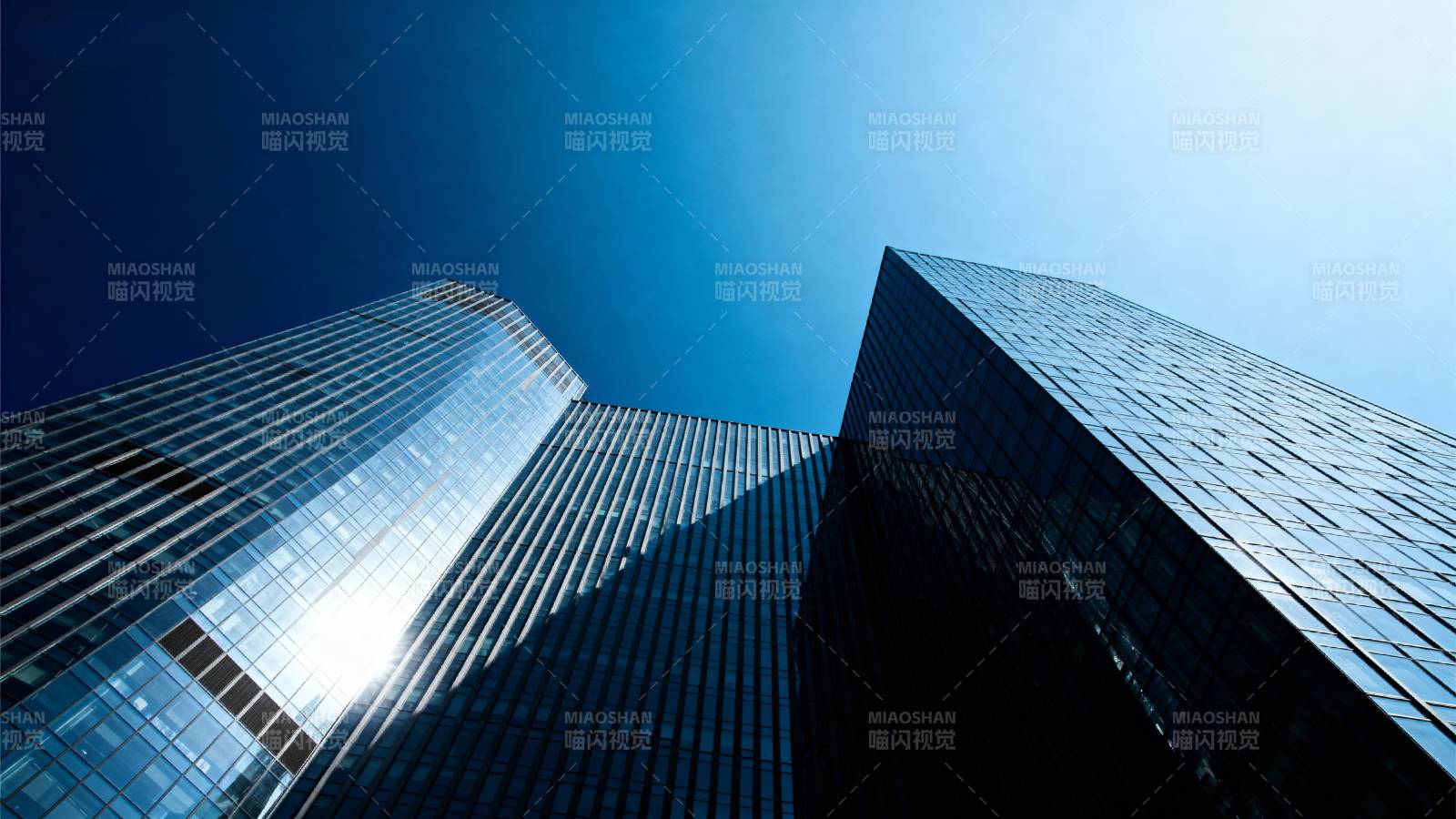 摩天大楼仰视图图片