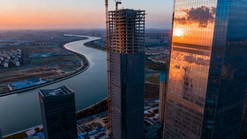 城市天际线日落图片