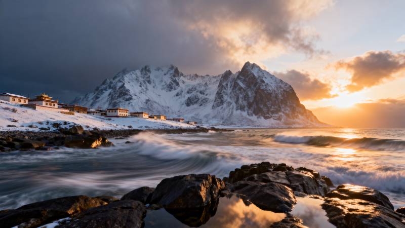 雪山日出海岸风光图片
